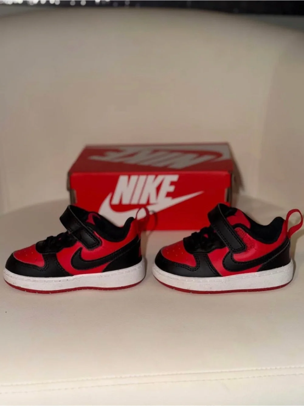 Nike Kids Black & Red Low-Top Sneakers with Hook-and-Loop Strap